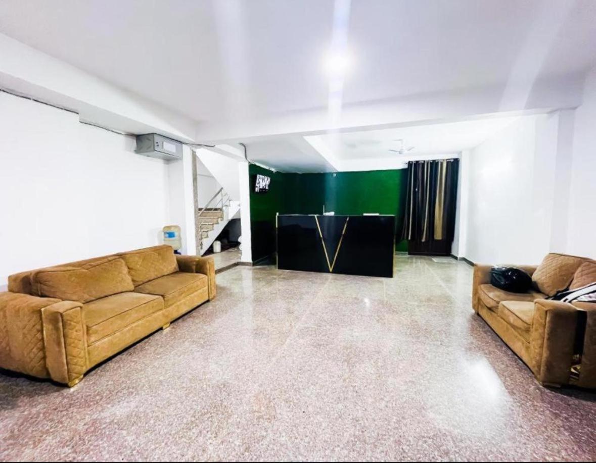Hotel Aiims New Delhi Buitenkant foto