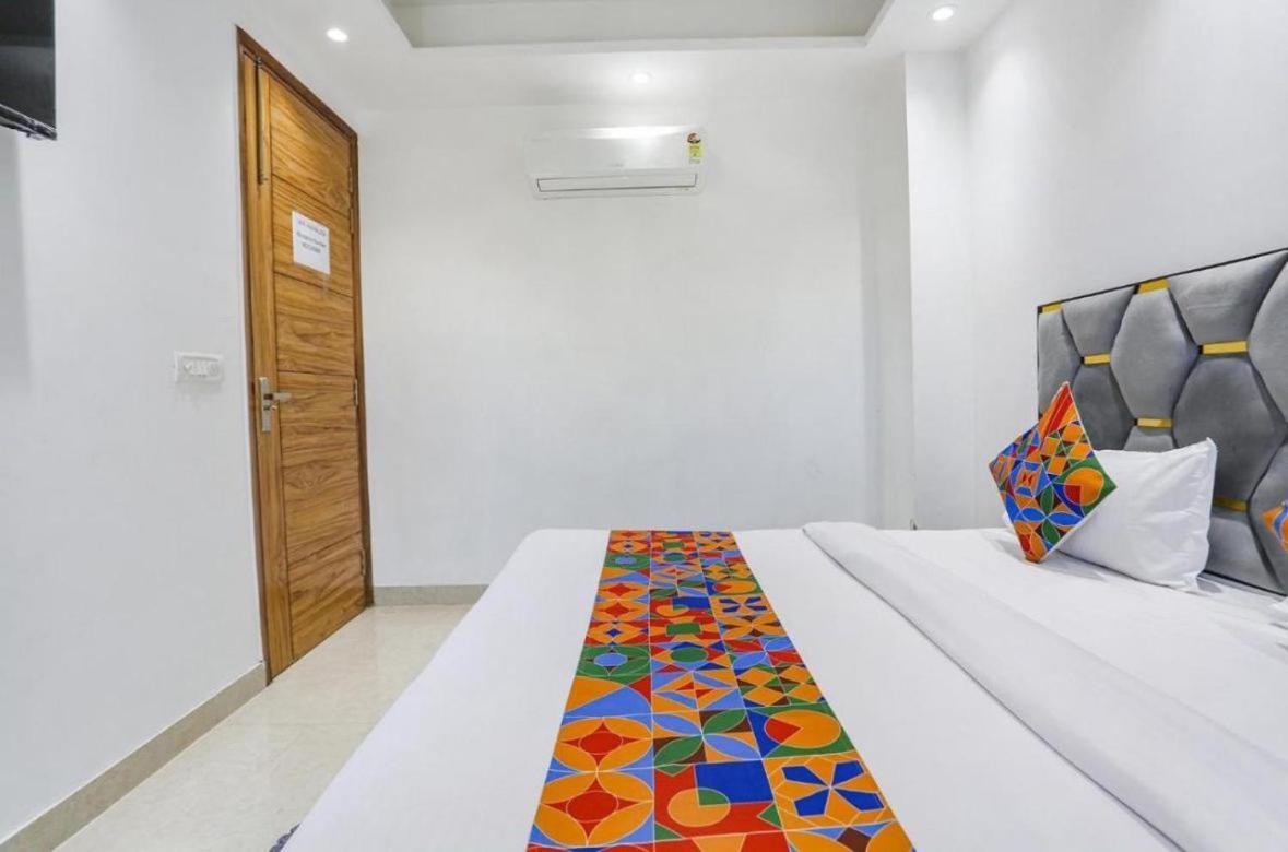 Hotel Aiims New Delhi Buitenkant foto
