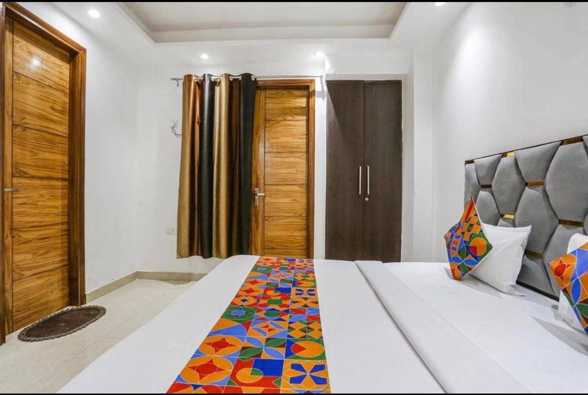 Hotel Aiims New Delhi Buitenkant foto