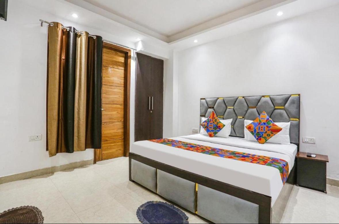 Hotel Aiims New Delhi Buitenkant foto